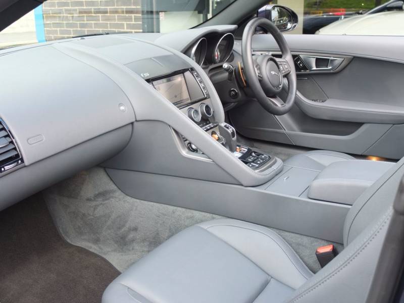 Jaguar F Type   Registered:2013(13)