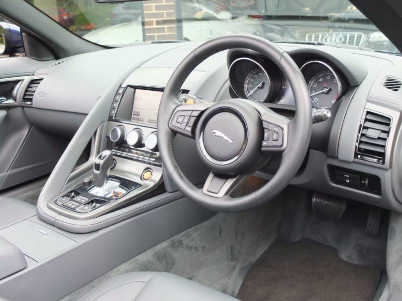 Jaguar F Type   Registered:2013(13)