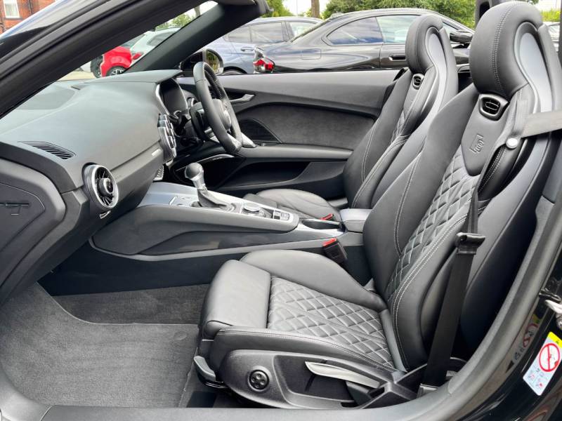 Audi TT   Registered:2022(72)