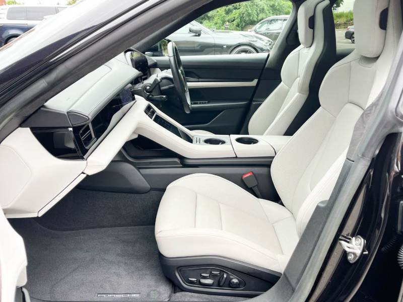 Porsche Taycan   Registered:2023(23)