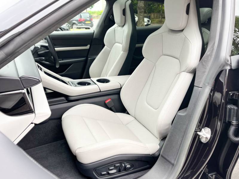 Porsche Taycan   Registered:2023(23)