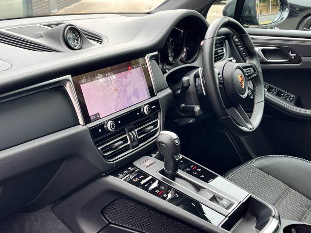 2024 Porsche Macan 2.0T 'T' PDK 265ps