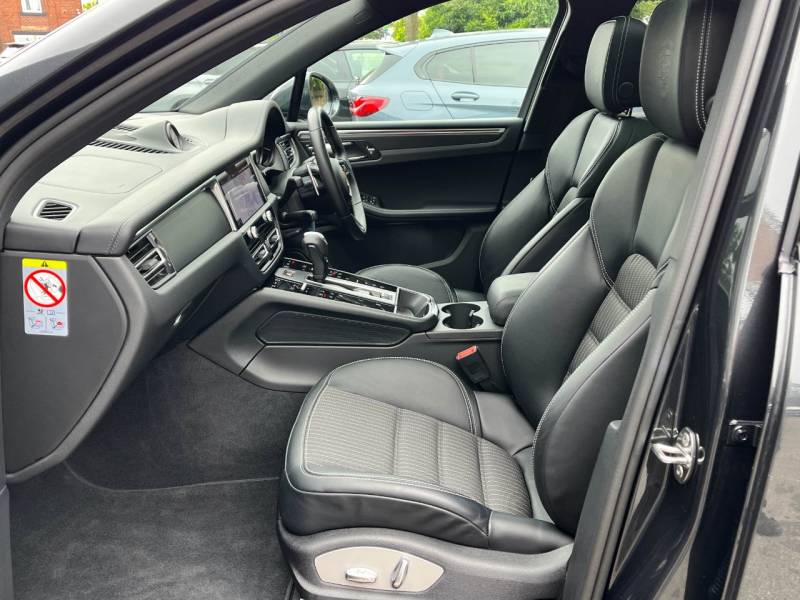 Porsche Macan   Registered:2024(24)