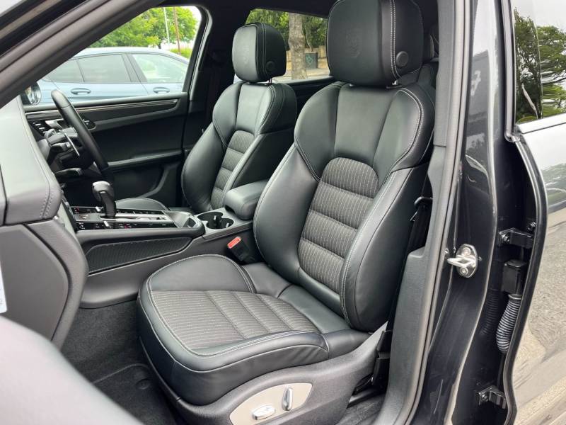 Porsche Macan   Registered:2024(24)