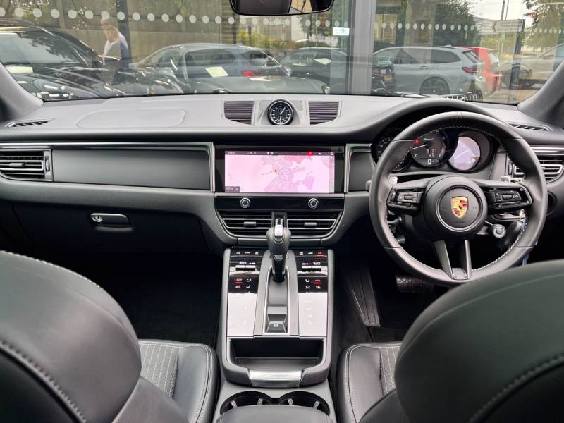 Porsche Macan   Registered:2024(24)