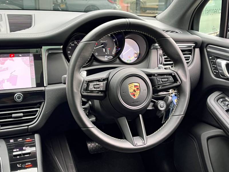 Porsche Macan   Registered:2024(24)