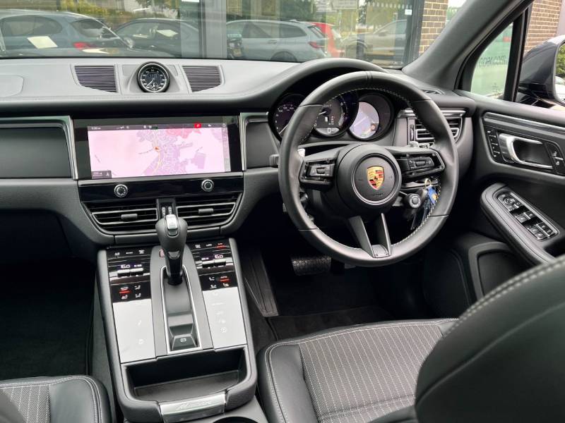 Porsche Macan   Registered:2024(24)