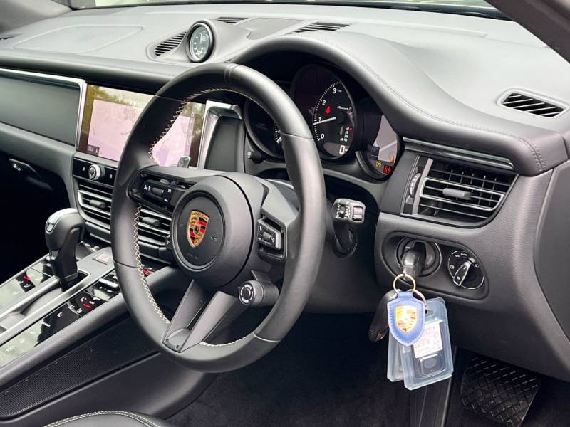 Porsche Macan   Registered:2024(24)