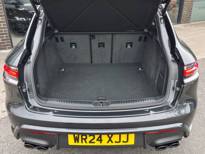 Porsche Macan   Registered:2024(24)