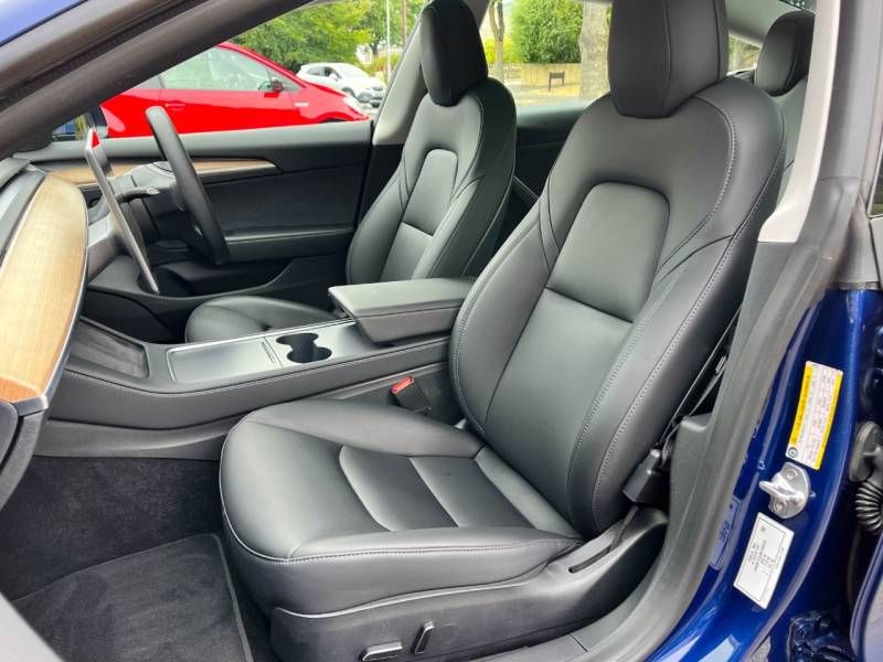 Tesla Model 3   Registered:2021(71)