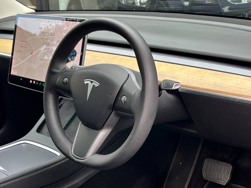 Tesla Model 3   Registered:2021(71)