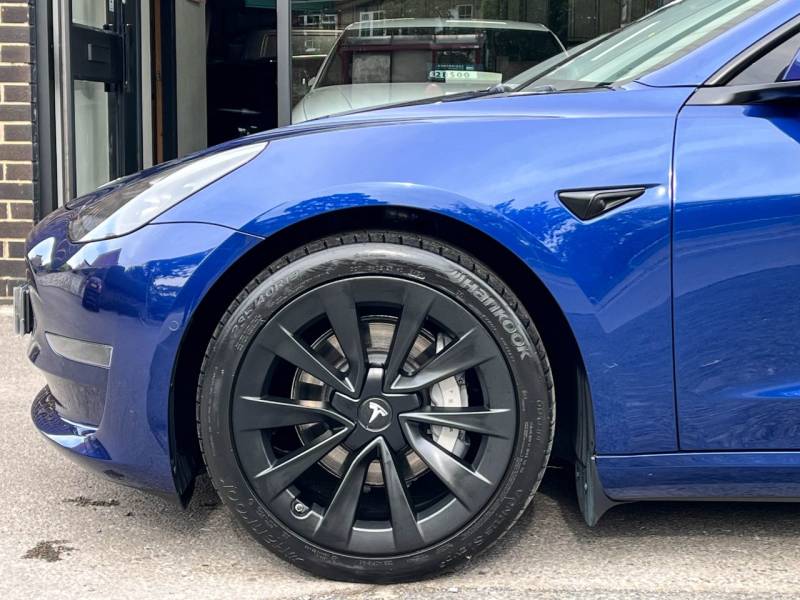 Tesla Model 3   Registered:2021(71)