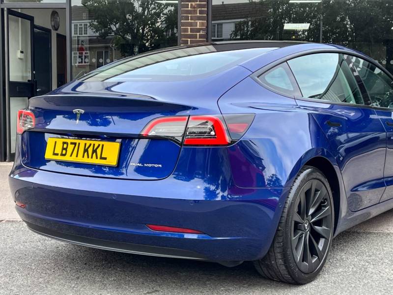 Tesla Model 3   Registered:2021(71)