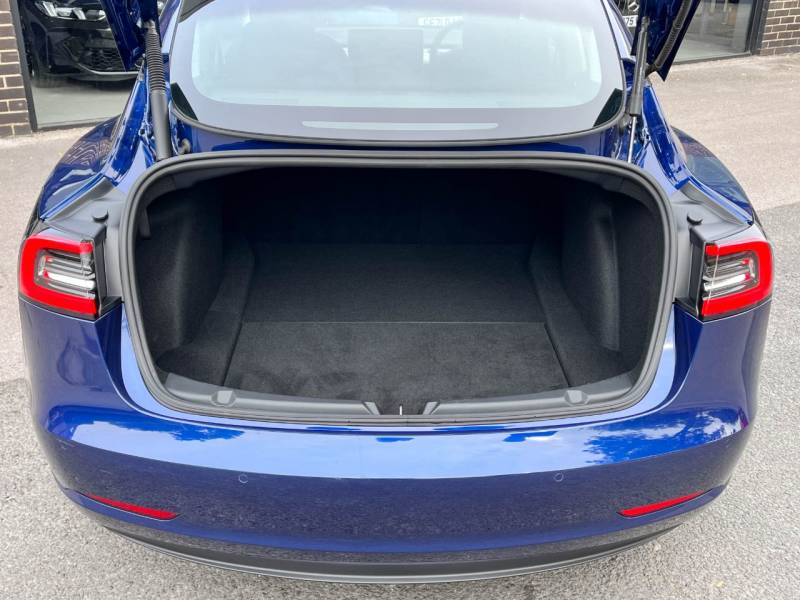Tesla Model 3   Registered:2021(71)
