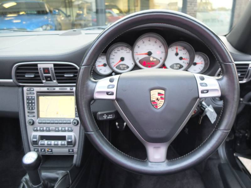 Porsche 911   Registered:2005(05)