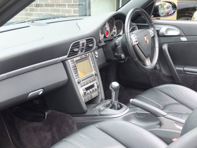 Porsche 911   Registered:2005(05)