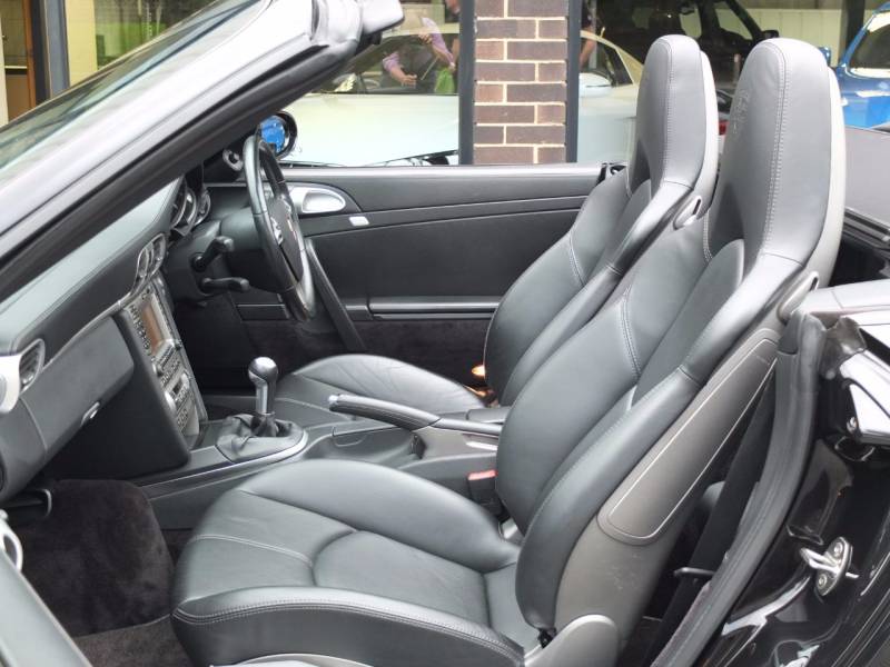 Porsche 911   Registered:2005(05)