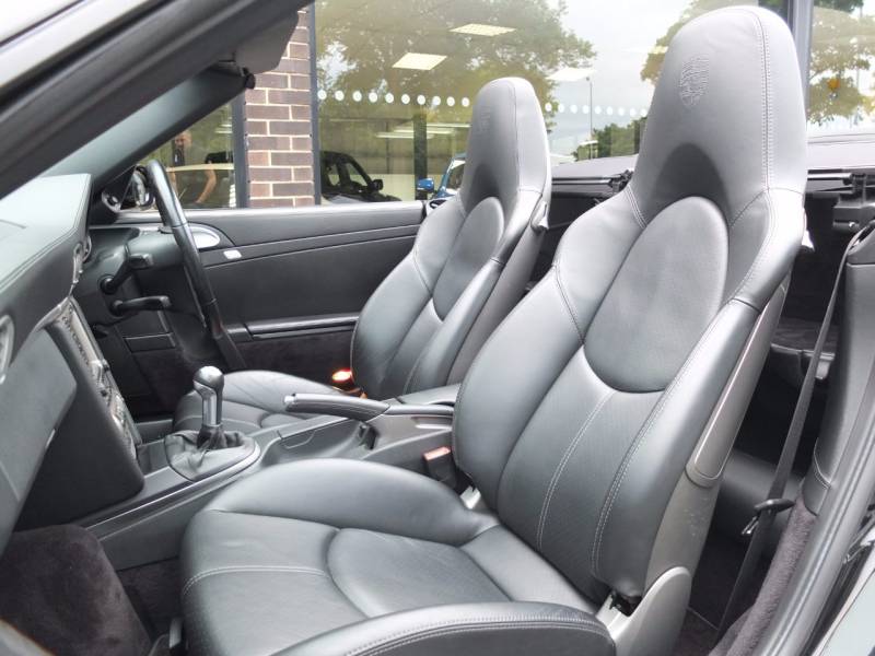 Porsche 911   Registered:2005(05)