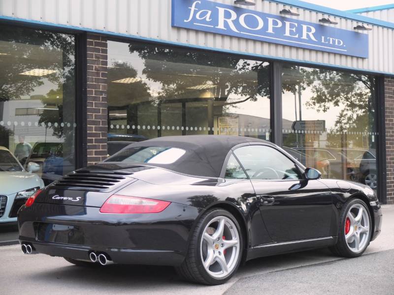 Porsche 911   Registered:2005(05)