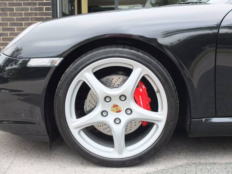 Porsche 911   Registered:2005(05)