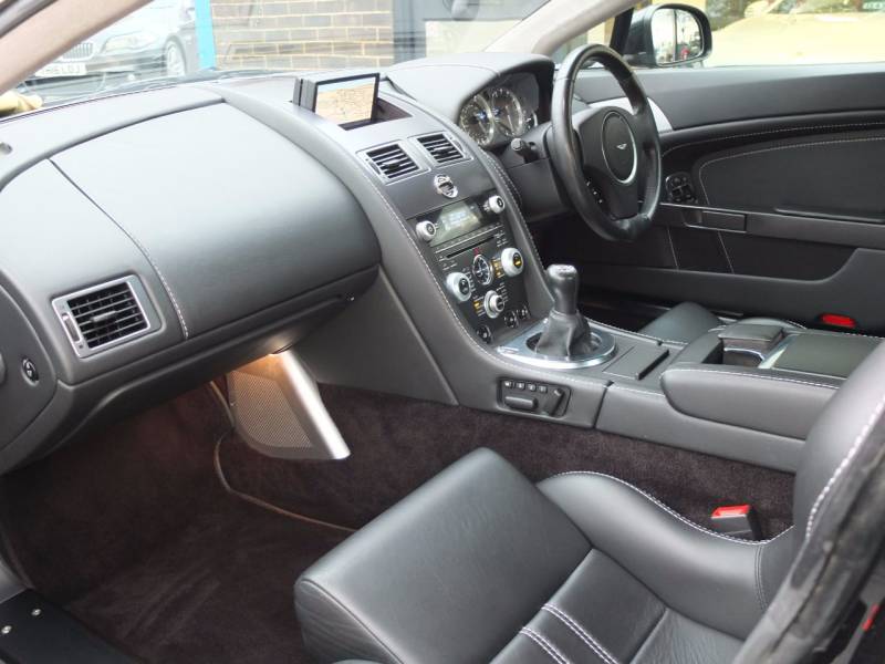 Aston Martin Vantage   Registered:2010(10)