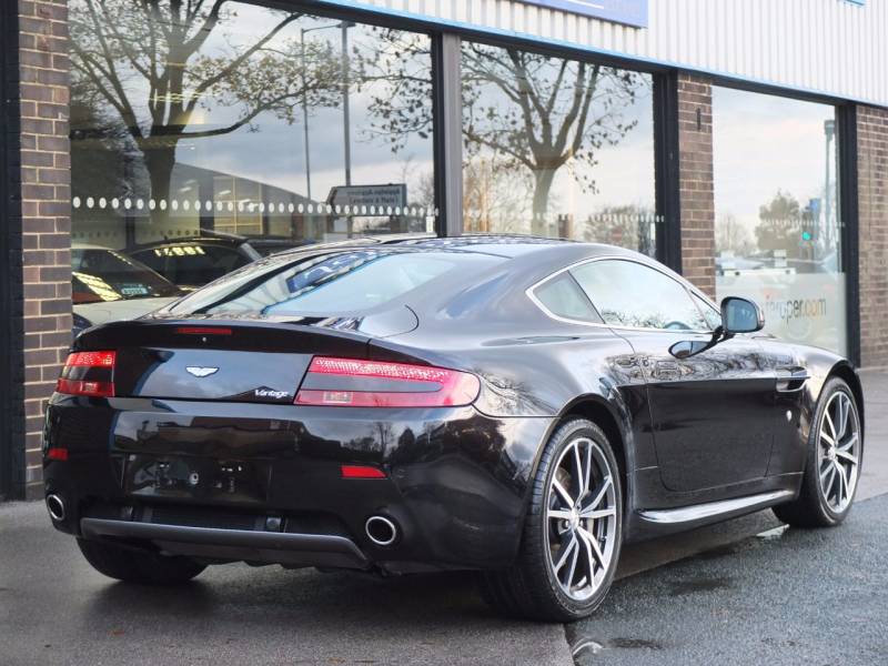 Aston Martin Vantage   Registered:2010(10)