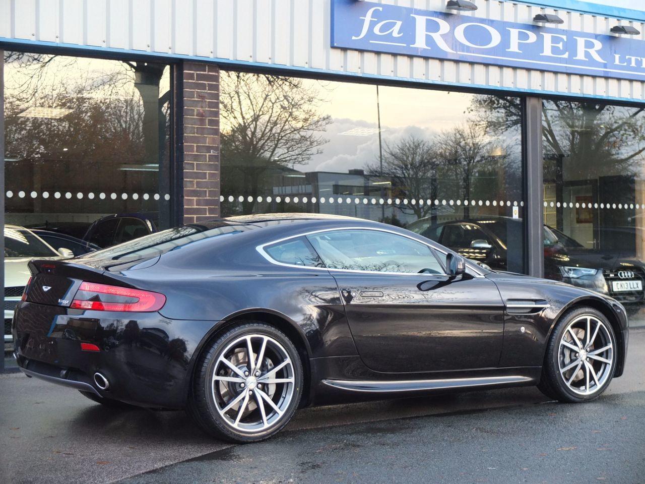 Aston Martin Vantage VANTAGE V8 4.7 Coupe Petrol Onyx Black Metallic