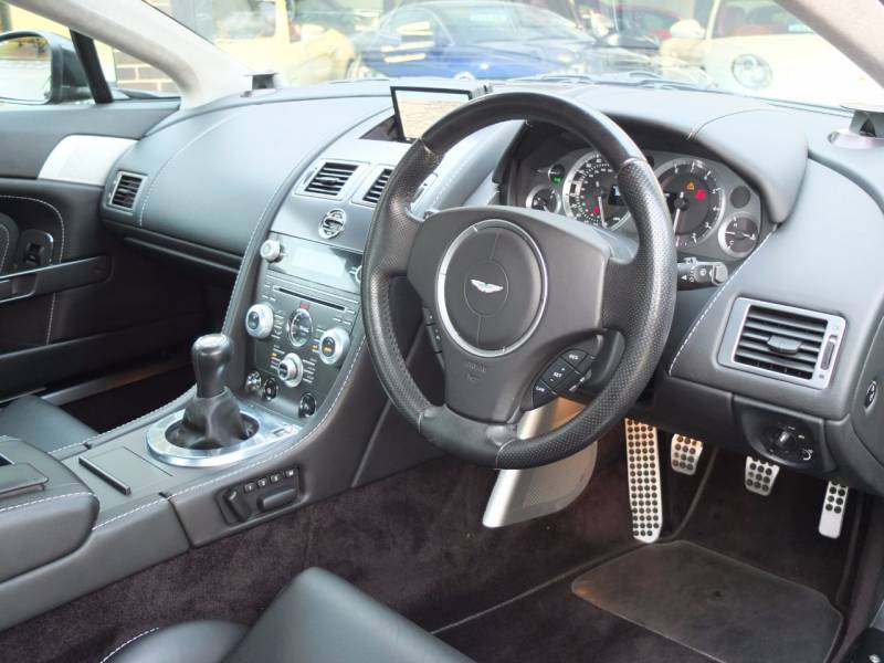 Aston Martin Vantage   Registered:2010(10)