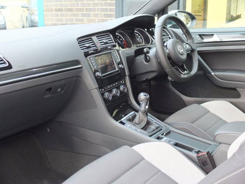 Volkswagen Golf   Registered:2015(65)