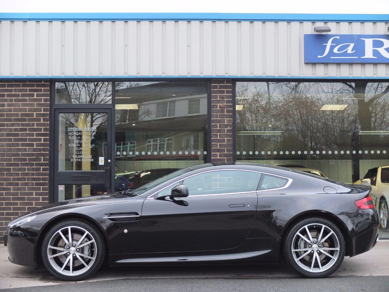 Aston Martin Vantage VANTAGE V8 4.7 Coupe Petrol Onyx Black Metallic