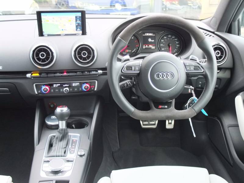 Audi RS3   Registered:2016(16)