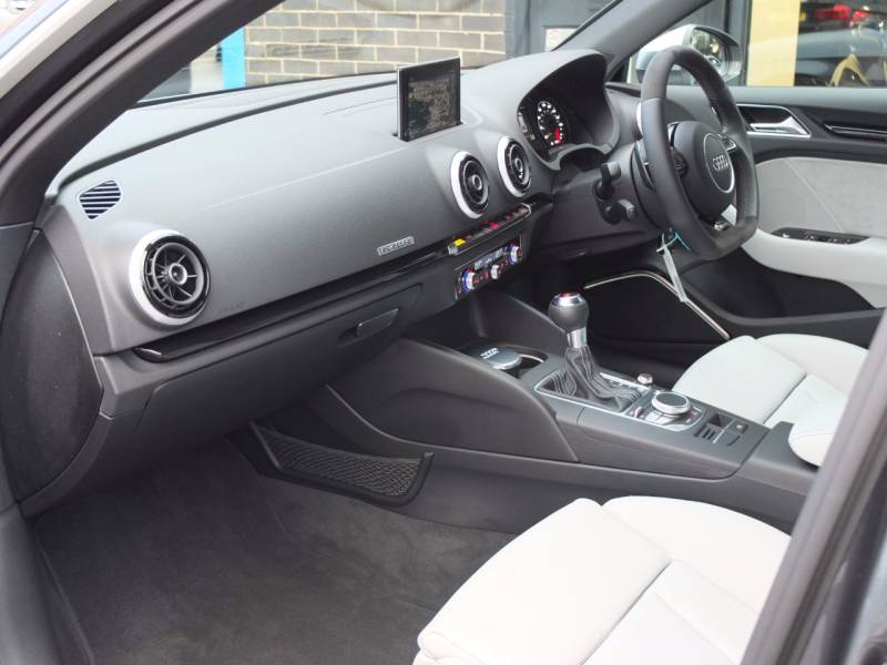 Audi RS3   Registered:2016(16)