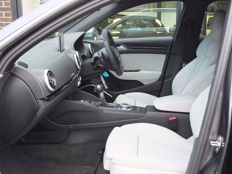 Audi RS3   Registered:2016(16)