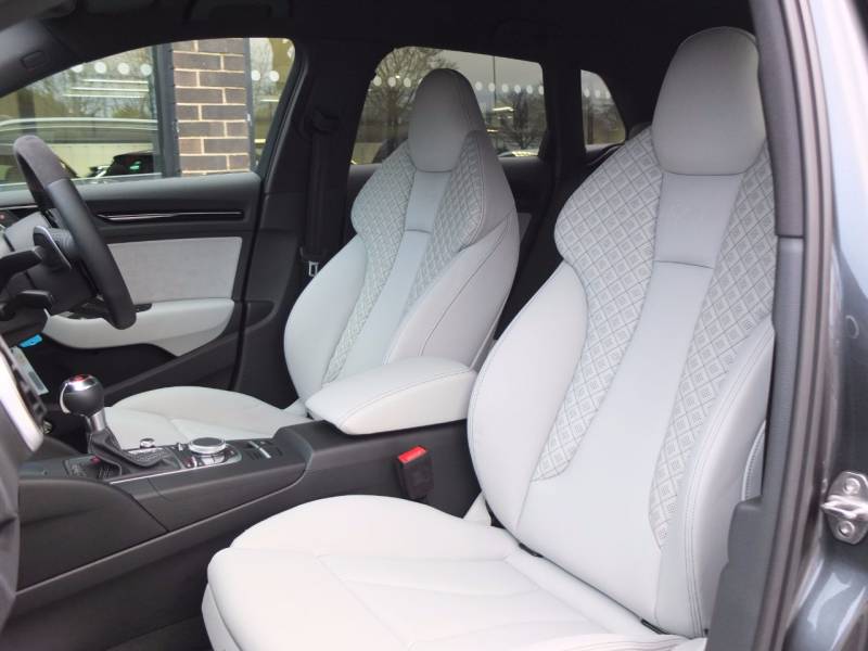 Audi RS3   Registered:2016(16)