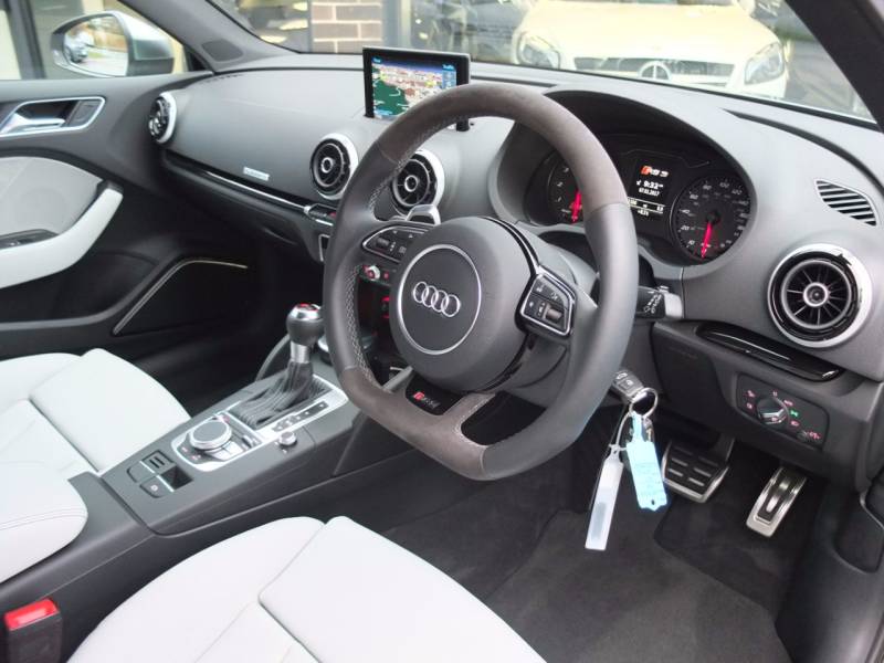 Audi RS3   Registered:2016(16)