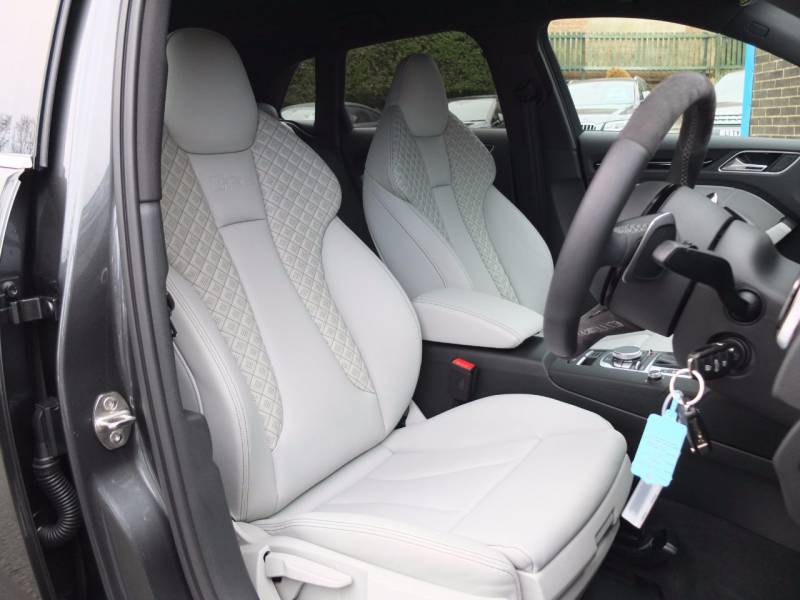 Audi RS3   Registered:2016(16)