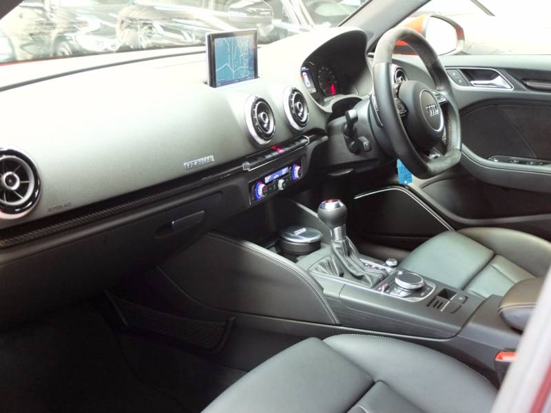 Audi RS3   Registered:2015(15)