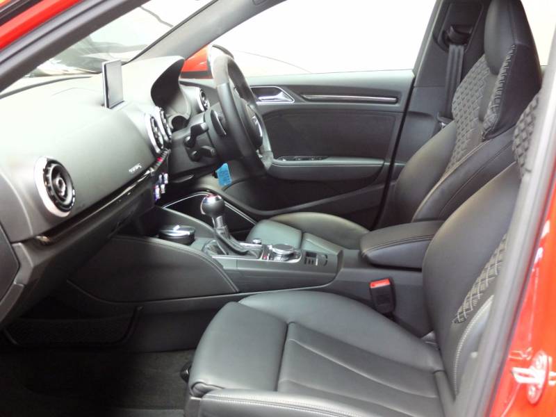 Audi RS3   Registered:2015(15)