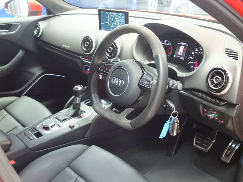 Audi RS3   Registered:2015(15)