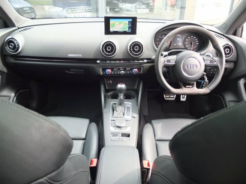 Audi RS3   Registered:2016(16)