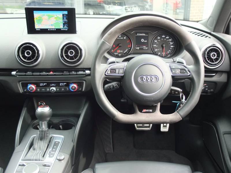 Audi RS3   Registered:2016(16)