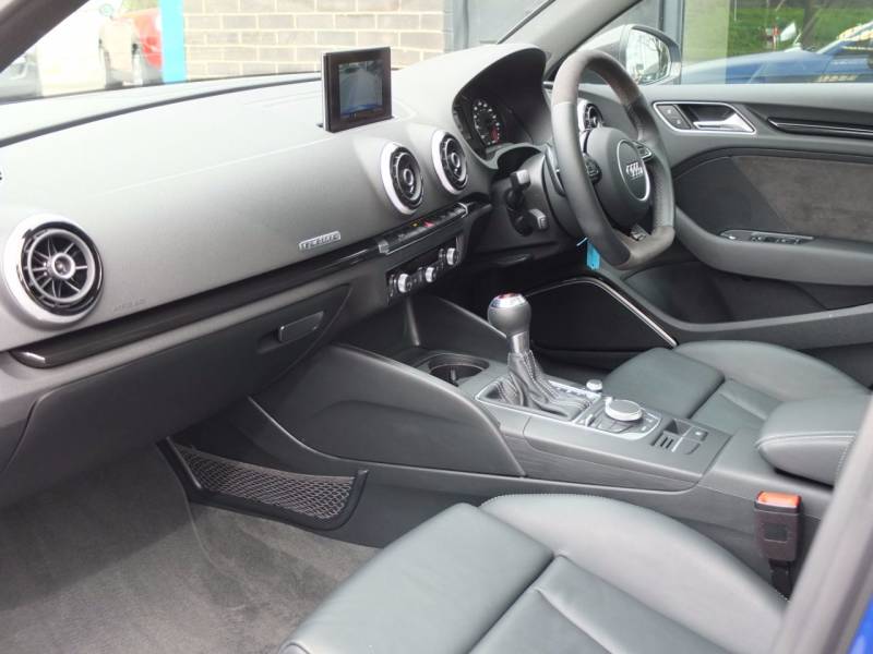 Audi RS3   Registered:2016(16)