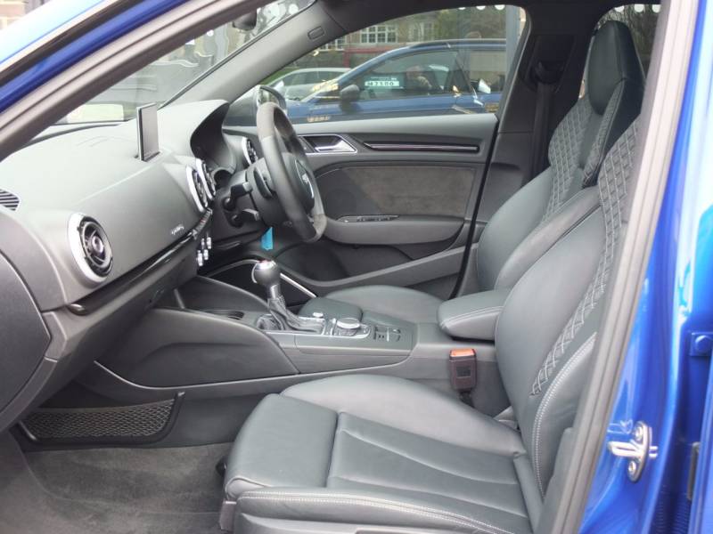 Audi RS3   Registered:2016(16)