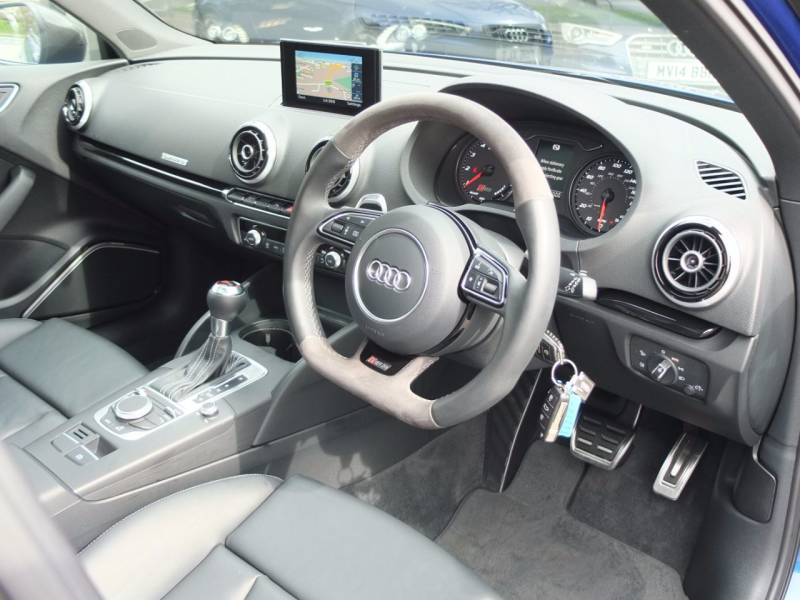 Audi RS3   Registered:2016(16)