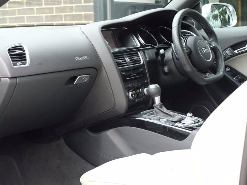 Audi RS5   Registered:2014(14)