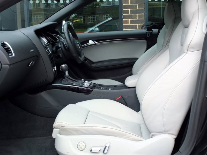 Audi RS5   Registered:2014(14)