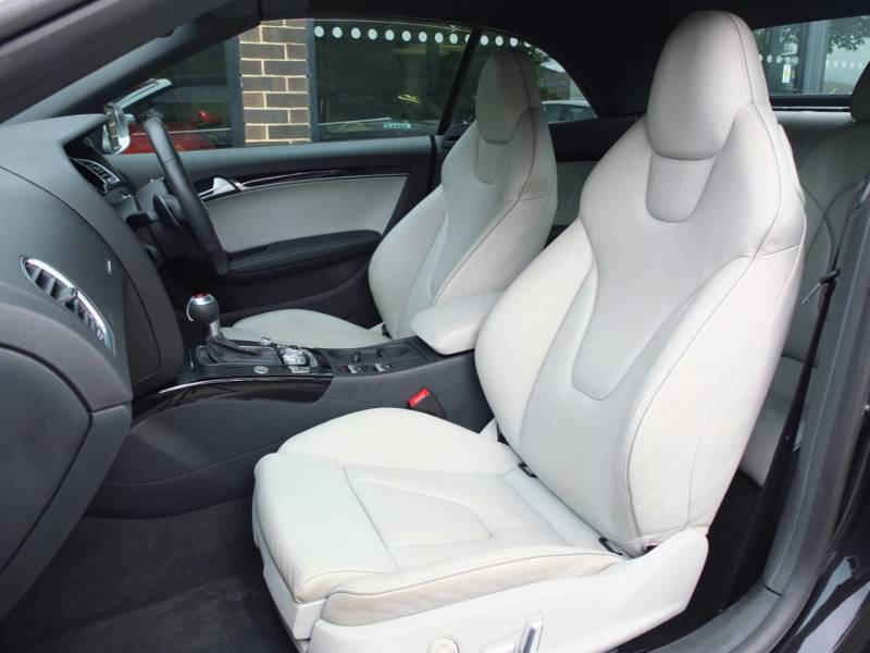 Audi RS5   Registered:2014(14)