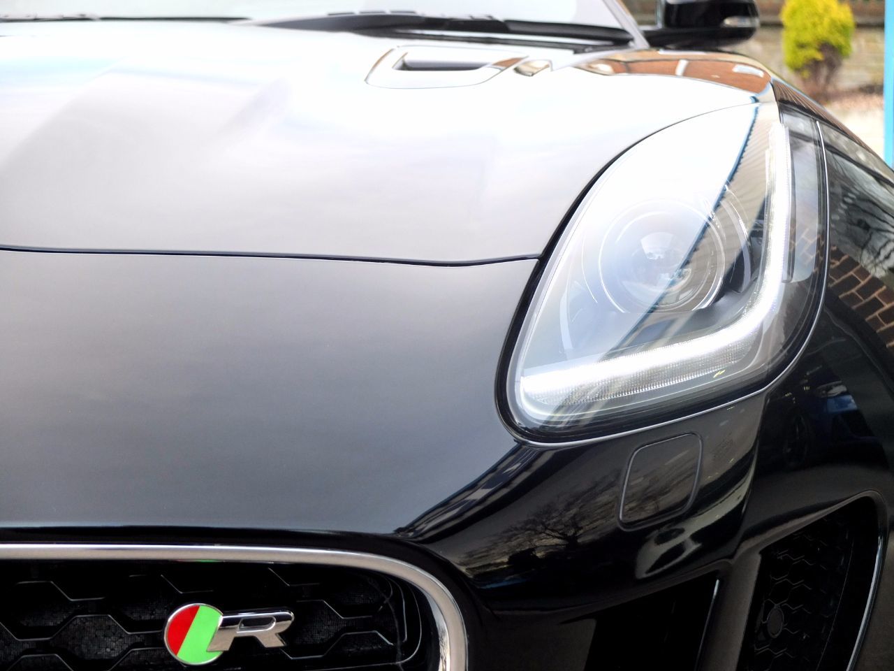 Jaguar F-type 5.0 Supercharged V8 R Auto AWD 550ps Coupe Petrol Ultimate Black Metallic