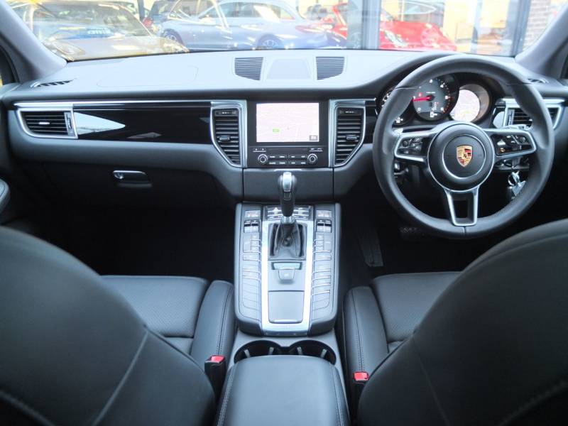 Porsche Macan   Registered:2017(17)