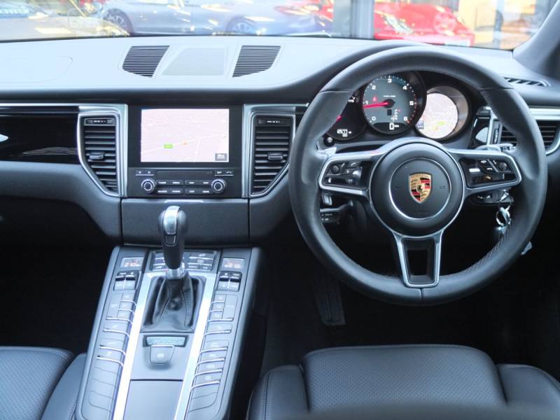 Porsche Macan   Registered:2017(17)